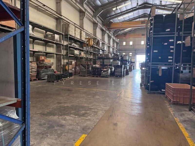 Warehouse with Open Space and Yard Near MRT - West, Boon Lay / Jurong / Tuas, 12,000 sqft, Warehouse For Rent, by Tyrese Low, 500276978 - Interior - CommercialGuru.com.sg