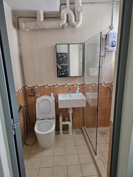 39 Upper Boon Keng Road, 39 Upper Boon Keng Road, Eunos / Geylang / Paya Lebar, Room Rental, 200 sqft, HDB Flat For Rent, by Michelle Lee, 500276984 - Bathroom - PropertyGuru.com.sg