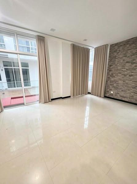 Hillsgrove, 5 Hillside Drive, Hougang / Punggol / Sengkang, 5 Bedrooms, 4,542 sqft, Cluster House For Rent, by Jeslyn Leow, 500276990 - Living Room without furniture - PropertyGuru.com.sg