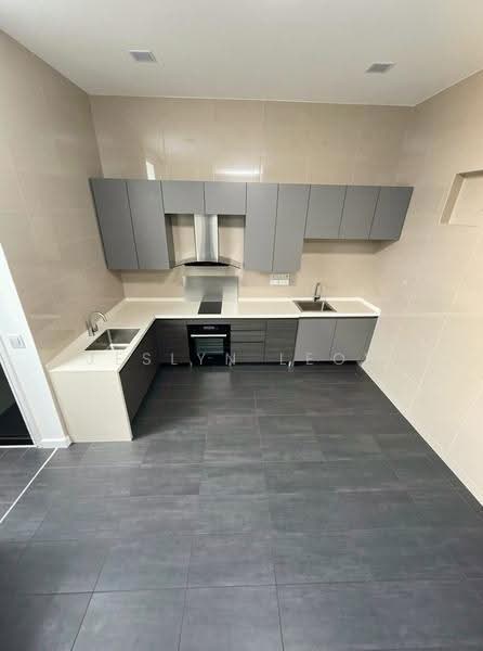 Hillsgrove, 5 Hillside Drive, Hougang / Punggol / Sengkang, 5 Bedrooms, 4,542 sqft, Cluster House For Rent, by Jeslyn Leow, 500276990 - Kitchen without any furniture - PropertyGuru.com.sg