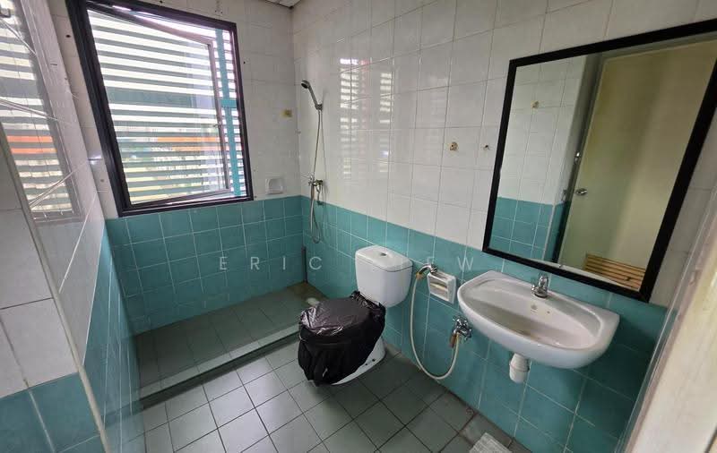 Toh Guan Centre, 21 Toh Guan Road East, Boon Lay / Jurong / Tuas, 1,668 sqft, Factory / Workshop (B2) For Sale, by Eric Liew, 500276996 - Bathroom - CommercialGuru.com.sg