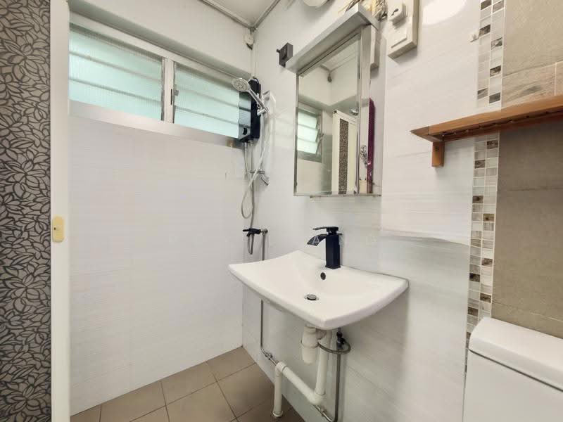 945 Jurong West Street 91, 945 Jurong West Street 91, Boon Lay / Jurong / Tuas, 3 Bedrooms, 1,194 sqft, HDB Flat For Sale, by Roy Liang, 500277008 - Bathroom - PropertyGuru.com.sg