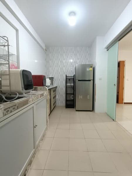 442C Bukit Batok West Avenue 8, 442C Bukit Batok West Avenue 8, Dairy Farm / Bukit Panjang / Choa Chu Kang, 3 Bedrooms, 990 sqft, HDB Flat For Sale, by Mona Chen, 500277018 - Kitchen - PropertyGuru.com.sg