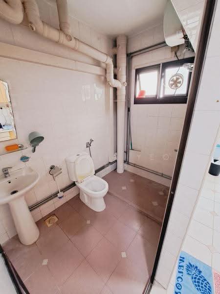 556 Woodlands Drive 53, 556 Woodlands Drive 53, Admiralty / Woodlands, 3 Bedrooms, 1,238 sqft, HDB Flat For Rent, by Anthea Yeo 杨丽娇, 500277043 - Bathroom - PropertyGuru.com.sg