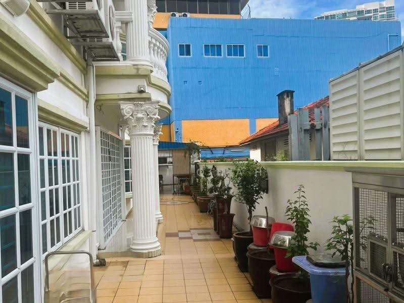 FIRE PRICE D15 FREEHOLD • BELOW $2,000 PSF for Semi-D! 5,573 Sqft Massive Land in Katong, Joo Chiat, Katong, Haig, Mugliston, Amber, Mounbatten, East Coast / Marine Parade, 5 Bedrooms, 5,868 sqft, Semi-Detached House For Sale, by Kai Quah, 500277046 - Exterior - PropertyGuru.com.sg