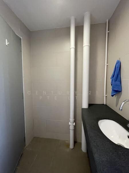 Zervex, 8 Ubi Road 2, Eunos / Geylang / Paya Lebar, 1,130 sqft, Light Industrial (B1) For Sale, by Philip See, 500277067 - Bathroom - CommercialGuru.com.sg