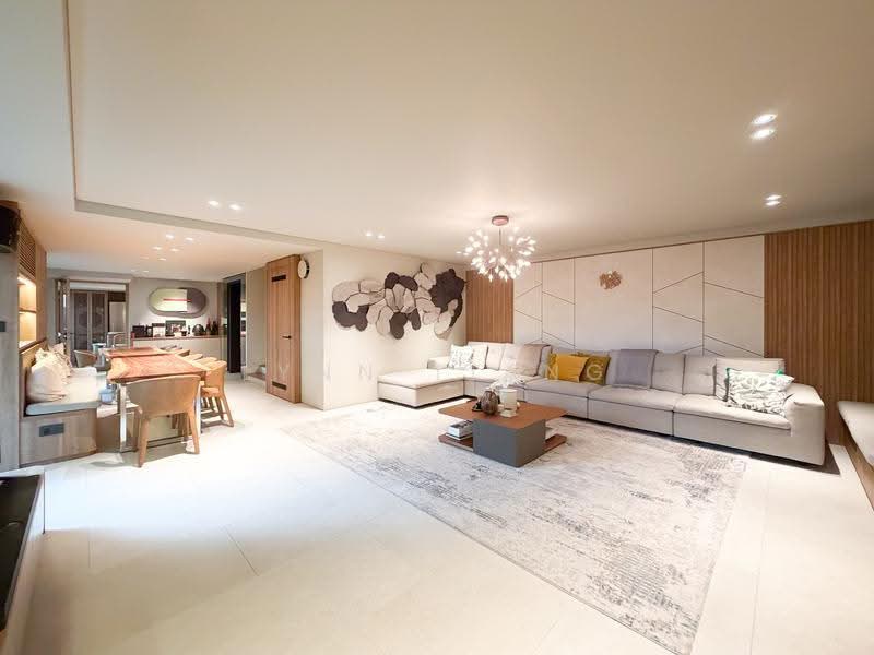 ★ GIANT ★ D15 Freehold Detached, Move-in Condition!, Margate Road, Meyer Road, Fort Road, East Coast / Marine Parade, 10+ Bedrooms, 14,800 sqft, Detached House For Sale, by Lynn Tiang, 500277114 - Living Room - PropertyGuru.com.sg