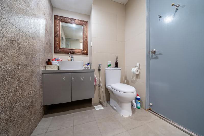 Castle Green, 483 Yio Chu Kang Road, Mandai / Upper Thomson, 2 Bedrooms, 947 sqft, Condominium For Sale, by Kevin Lim, 500277116 - Bathroom - PropertyGuru.com.sg