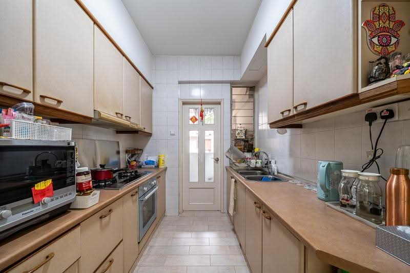 Castle Green, 483 Yio Chu Kang Road, Mandai / Upper Thomson, 2 Bedrooms, 947 sqft, Condominium For Sale, by Kevin Lim, 500277116 - Kitchen - PropertyGuru.com.sg