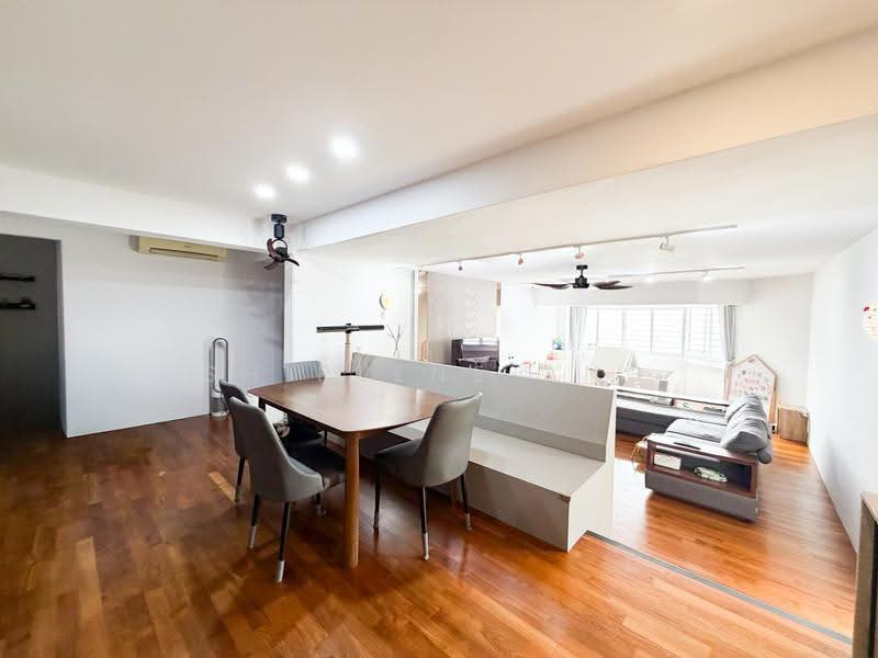 Ivory Heights, 122 Jurong East Street 13, Boon Lay / Jurong / Tuas, 3 Bedrooms, 1,701 sqft, Condominium For Sale, by Shirlene Ang, 500277126 - Living Room - PropertyGuru.com.sg