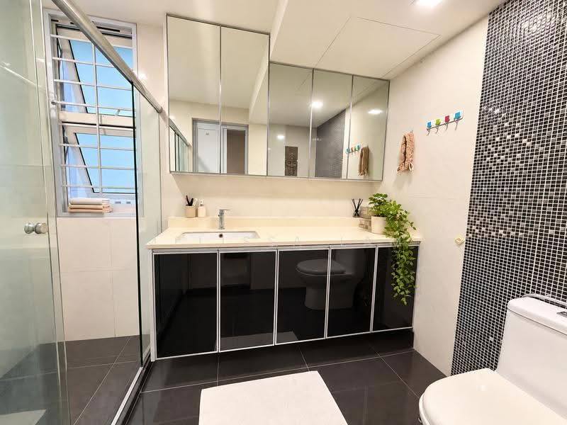 The Floravale, 224 Westwood Avenue, Boon Lay / Jurong / Tuas, 3 Bedrooms, 1,292 sqft, Condominium For Sale, by Melissa Lam, 500277130 - Bathroom - PropertyGuru.com.sg