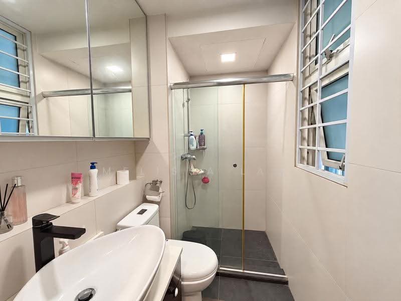 The Floravale, 224 Westwood Avenue, Boon Lay / Jurong / Tuas, 3 Bedrooms, 1,292 sqft, Condominium For Sale, by Melissa Lam, 500277130 - Bathroom - PropertyGuru.com.sg