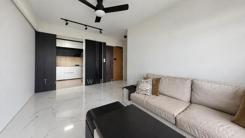 53 Strathmore Avenue, 53 Strathmore Avenue, Alexandra / Commonwealth, 2 Bedrooms, 667 sqft, HDB Flat For Sale, by Tan Wee Kheong, 500277147 - Living Room - PropertyGuru.com.sg