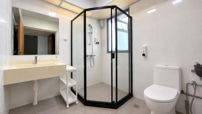53 Strathmore Avenue, 53 Strathmore Avenue, Alexandra / Commonwealth, 2 Bedrooms, 667 sqft, HDB Flat For Sale, by Tan Wee Kheong, 500277147 - Bathroom - PropertyGuru.com.sg