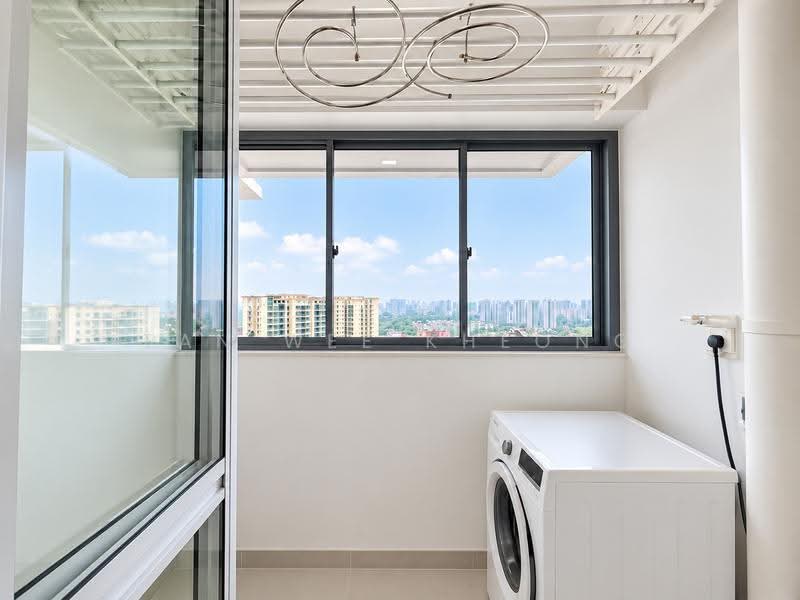 53 Strathmore Avenue, 53 Strathmore Avenue, Alexandra / Commonwealth, 2 Bedrooms, 667 sqft, HDB Flat For Sale, by Tan Wee Kheong, 500277147 - Balcony - PropertyGuru.com.sg