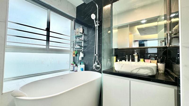 588D Ang Mo Kio Street 52, 588D Ang Mo Kio Street 52, Ang Mo Kio / Bishan / Thomson, 3 Bedrooms, 979 sqft, HDB Flat For Sale, by Keegan Chong, 500277148 - Bathroom - PropertyGuru.com.sg