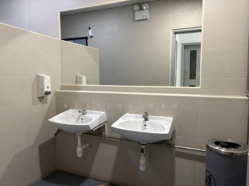 38 Ang Mo Kio Industrial Park 2, 38 Ang Mo Kio Industrial Park 2, Ang Mo Kio / Bishan / Thomson, 1,600 sqft, Light Industrial (B1) For Rent, by Adeline Gan, 500277171 - Bathroom - CommercialGuru.com.sg