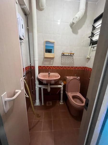 570 Ang Mo Kio Avenue 3, 570 Ang Mo Kio Avenue 3, Ang Mo Kio / Bishan / Thomson, 2 Bedrooms, 721 sqft, HDB Flat For Rent, by Baron Tan 陈鼎超, 500277172 - Bathroom - PropertyGuru.com.sg