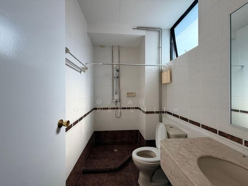 Siglap Center, 55 Siglap Road, East Coast / Marine Parade, 3 Bedrooms, 1,290 sqft, Apartment For Rent, by Gilad Coppersmith, 500277177 - Bathroom - PropertyGuru.com.sg