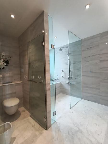 Queens Peak, 1 Dundee Road, Alexandra / Commonwealth, 4 Bedrooms, 4,715 sqft, Condominium For Sale, by Ong Chwee Puan, 500277214 - Bathroom - PropertyGuru.com.sg