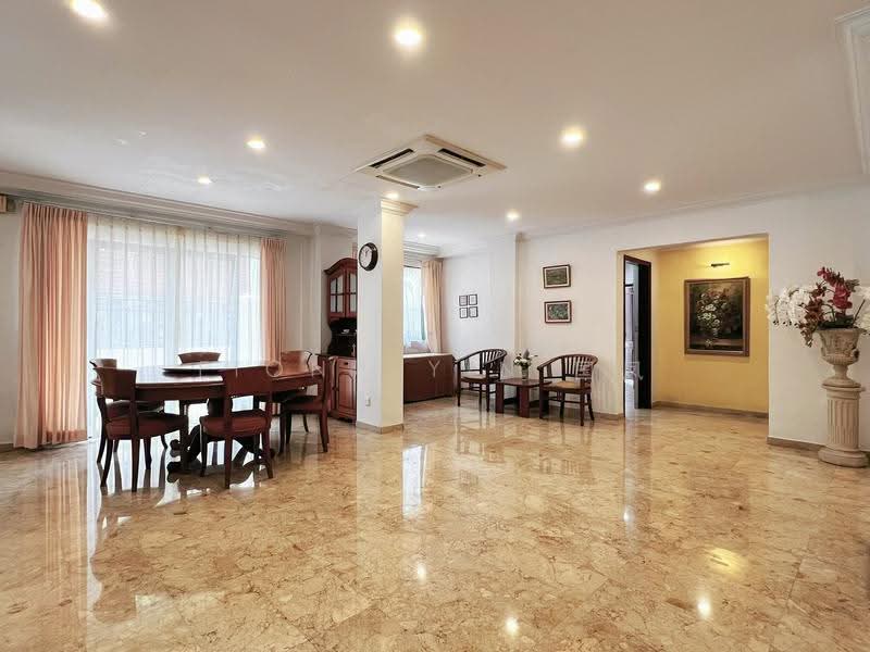 ★ 1km HPPS ★ Nice Plot ★ Hardly Available ★ Fiona 国凤 82185108, Grove Avenue, Grove Drive, Grove Crescent, Grove Lane, Holland Grove Drive, Holland Grove Terrace, Holland Grove Lane, Holland Walk, Holland Grove Avenue, Tanglin / Holland / Bukit Timah, 5 Bedrooms, 4,400 sqft, Corner Terrace For Sale, by Fiona Yin 国凤, 500277239 - Living Room - PropertyGuru.com.sg