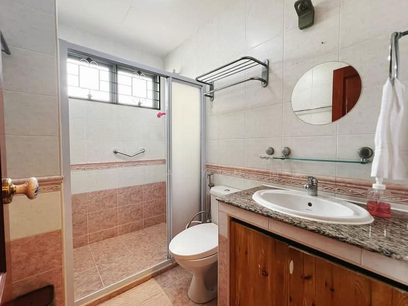 ★ 1km HPPS ★ Nice Plot ★ Hardly Available ★ Fiona 国凤 82185108, Grove Avenue, Grove Drive, Grove Crescent, Grove Lane, Holland Grove Drive, Holland Grove Terrace, Holland Grove Lane, Holland Walk, Holland Grove Avenue, Tanglin / Holland / Bukit Timah, 5 Bedrooms, 4,400 sqft, Corner Terrace For Sale, by Fiona Yin 国凤, 500277239 - Bathroom - PropertyGuru.com.sg