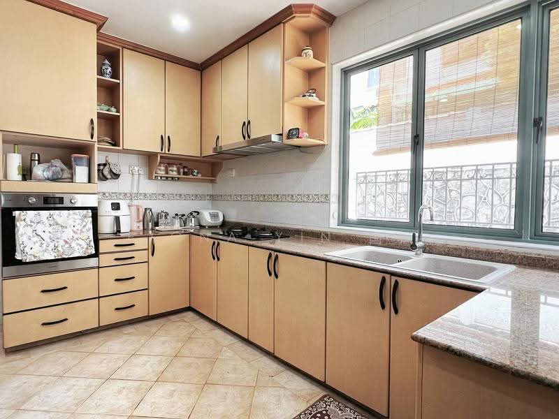 ★ 1km HPPS ★ Nice Plot ★ Hardly Available ★ Fiona 国凤 82185108, Grove Avenue, Grove Drive, Grove Crescent, Grove Lane, Holland Grove Drive, Holland Grove Terrace, Holland Grove Lane, Holland Walk, Holland Grove Avenue, Tanglin / Holland / Bukit Timah, 5 Bedrooms, 4,400 sqft, Corner Terrace For Sale, by Fiona Yin 国凤, 500277239 - Kitchen - PropertyGuru.com.sg
