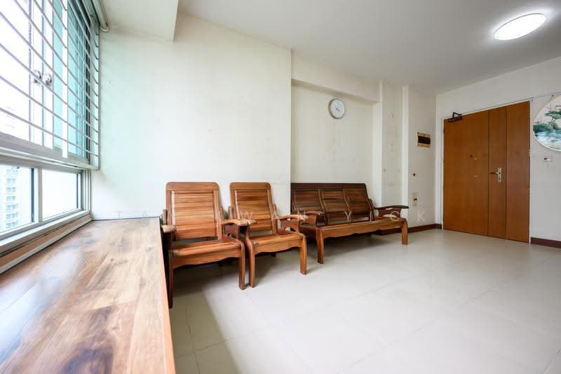 423 Clementi Avenue 1, 423 Clementi Avenue 1, Buona Vista / West Coast / Clementi New Town, 2 Bedrooms, 753 sqft, HDB Flat For Sale, by Tan Kwan Yick, 500277268 - Living Room - PropertyGuru.com.sg