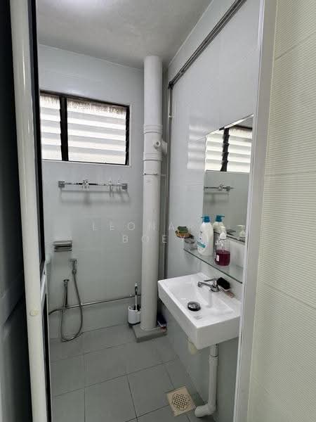 321 Bukit Batok Street 33, 321 Bukit Batok Street 33, Dairy Farm / Bukit Panjang / Choa Chu Kang, 1 Bedroom, 731 sqft, HDB Flat For Rent, by Leonard Boey, 500277273 - Bathroom - PropertyGuru.com.sg