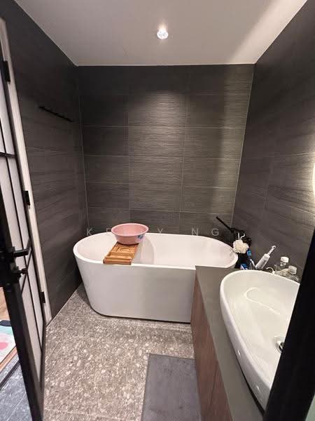 Parkview Apartments, 5 Bukit Batok Street 25, Dairy Farm / Bukit Panjang / Choa Chu Kang, Room Rental, 265 sqft, Apartment For Rent, by Kelly Ng, 500277280 - PropertyGuru.com.sg