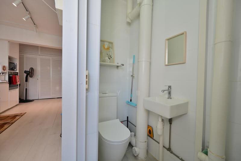 337 Jurong East Avenue 1, 337 Jurong East Avenue 1, Boon Lay / Jurong / Tuas, 3 Bedrooms, 1,604 sqft, HDB Flat For Sale, by Sufy B., 500277292 - Bathroom - PropertyGuru.com.sg