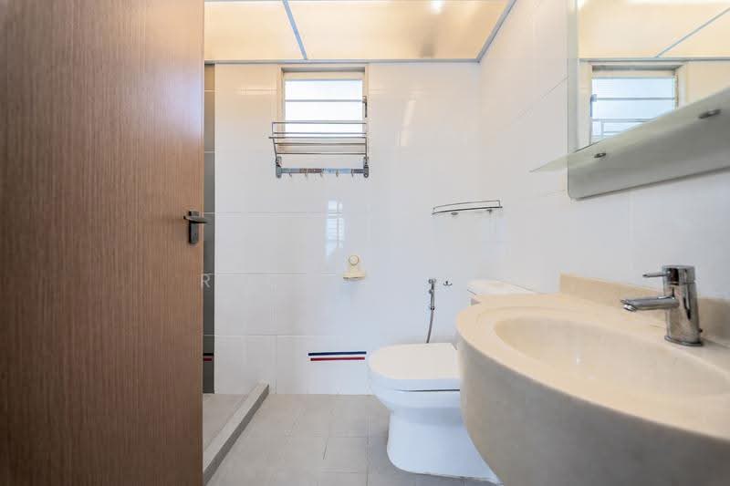 217C Compassvale Drive, 217C Compassvale Drive, Hougang / Punggol / Sengkang, 3 Bedrooms, 990 sqft, HDB Flat For Sale, by Rachel Tan, 500277298 - Bathroom - PropertyGuru.com.sg