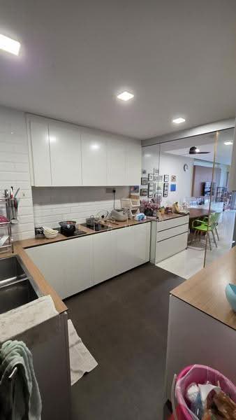 Pinevale, 4 Tampines Street 73, Pasir Ris / Tampines, 3 Bedrooms, 1,292 sqft, Condominium For Sale, by Jessica Liang, 500277300 - Kitchen - PropertyGuru.com.sg