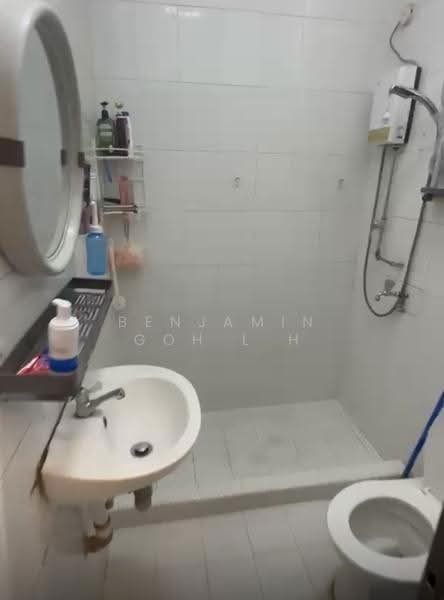 Serangoon Garden Estate, Cooling Close, Hougang / Punggol / Sengkang, Room Rental, 150 sqft, Terraced House For Rent, by Benjamin Goh L H, 500277303 - Bathroom - PropertyGuru.com.sg