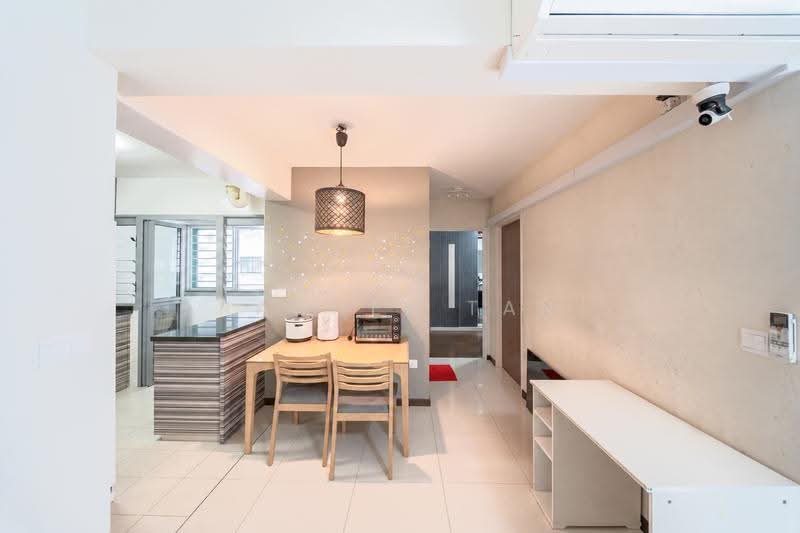 682A Edgefield Plains, , 2 Bedrooms, 732 sqft, HDB Flat For Sale, by Rachel Tan, 500277304 - Kitchen - PropertyGuru.com.sg