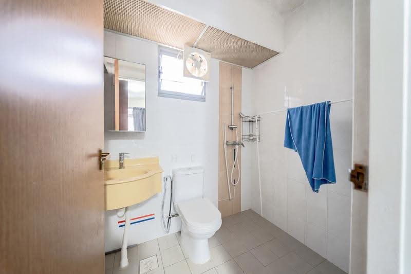 682A Edgefield Plains, , 2 Bedrooms, 732 sqft, HDB Flat For Sale, by Rachel Tan, 500277304 - Bathroom - PropertyGuru.com.sg