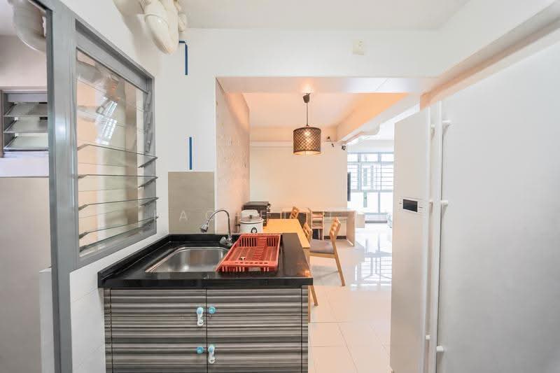 682A Edgefield Plains, , 2 Bedrooms, 732 sqft, HDB Flat For Sale, by Rachel Tan, 500277304 - Kitchen - PropertyGuru.com.sg