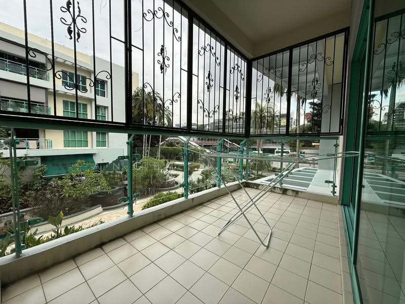 Southaven II, 33 Hindhede Walk, Clementi Park / Upper Bukit Timah, Room Rental, 100 sqft, Condominium For Rent, by Angeline Tan (陈慧恩), 500277305 - Balcony - PropertyGuru.com.sg