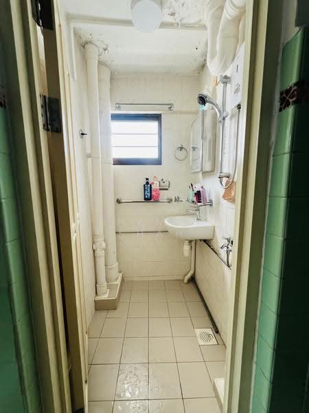98 Whampoa Drive, 98 Whampoa Drive, Balestier / Toa Payoh, 2 Bedrooms, 700 sqft, HDB Flat For Sale, by Shamim Shah, 500277315 - Bathroom - PropertyGuru.com.sg