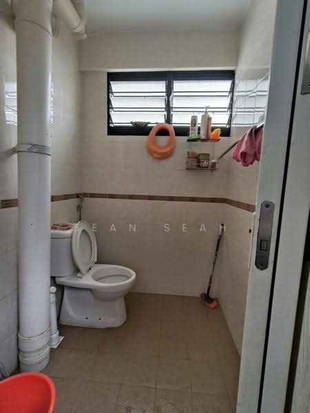 229 Bukit Batok East Avenue 3, 229 Bukit Batok East Avenue 3, Dairy Farm / Bukit Panjang / Choa Chu Kang, 2 Bedrooms, 721 sqft, HDB Flat For Sale, by Sean Seah, 500277325 - Bathroom - PropertyGuru.com.sg