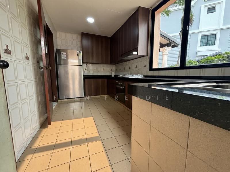 3 Storey Corner Terrace 6Rooms & 4Baths for Rent @ Old Toh Tuck Rd, Highgate Crescent, Clementi Park / Upper Bukit Timah, 6 Bedrooms, 3,154 sqft, Corner Terrace For Rent, by Fuan Freddie, 500277327 - Kitchen - PropertyGuru.com.sg