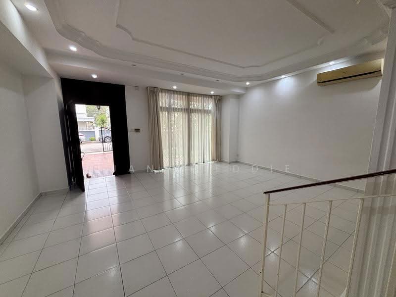 3 Storey Corner Terrace 6Rooms & 4Baths for Rent @ Old Toh Tuck Rd, Highgate Crescent, Clementi Park / Upper Bukit Timah, 6 Bedrooms, 3,154 sqft, Corner Terrace For Rent, by Fuan Freddie, 500277327 - Living Room - PropertyGuru.com.sg