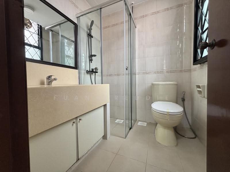 3 Storey Corner Terrace 6Rooms & 4Baths for Rent @ Old Toh Tuck Rd, Highgate Crescent, Clementi Park / Upper Bukit Timah, 6 Bedrooms, 3,154 sqft, Corner Terrace For Rent, by Fuan Freddie, 500277327 - Bathroom - PropertyGuru.com.sg