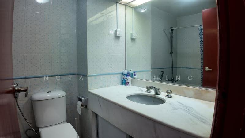 West Bay Condo, 54 West Coast Crescent, Buona Vista / West Coast / Clementi New Town, 2 Bedrooms, 904 sqft, Condominium For Rent, by Nora Tan Theng Eng, 500277342 - Master Bathroom - PropertyGuru.com.sg