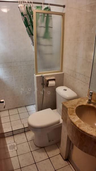 West Bay Condo, 54 West Coast Crescent, Buona Vista / West Coast / Clementi New Town, 2 Bedrooms, 904 sqft, Condominium For Rent, by Nora Tan Theng Eng, 500277342 - Bathroom - PropertyGuru.com.sg