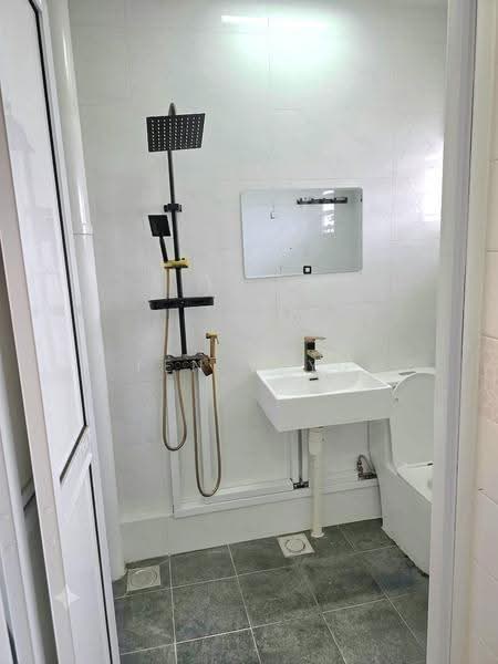 542 Choa Chu Kang Street 52, 542 Choa Chu Kang Street 52, Dairy Farm / Bukit Panjang / Choa Chu Kang, Room Rental, 100 sqft, HDB Flat For Rent, by Ten Yuyu, 500277358 - Bathroom - PropertyGuru.com.sg