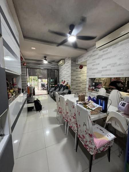 Parc Vera, 2 Hougang Street 32, Hougang / Punggol / Sengkang, 4 Bedrooms, 1,550 sqft, Condominium For Sale, by Jayden Peh, 500277362 - Living Room - PropertyGuru.com.sg