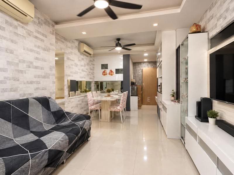 Parc Vera, 2 Hougang Street 32, Hougang / Punggol / Sengkang, 4 Bedrooms, 1,550 sqft, Condominium For Sale, by Jayden Peh, 500277362 - Living Room - PropertyGuru.com.sg