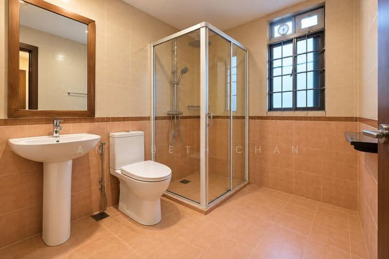 Villa Verde, Verde Grove, Dairy Farm / Bukit Panjang / Choa Chu Kang, 5 Bedrooms, 2,600 sqft, Terraced House For Sale, by Annabeth Chan, 500277369 - Bathroom - PropertyGuru.com.sg
