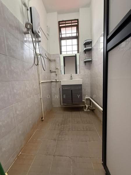 Serangoon Garden Estate, Serangoon Garden Way, Hougang / Punggol / Sengkang, 3 Bedrooms, 1,400 sqft, Apartment For Rent, by Evone Yap, 500277397 - Bathroom - PropertyGuru.com.sg